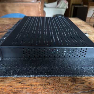 Universal Audio Apollo x16 Gen 2 - Mint, boxed image 3