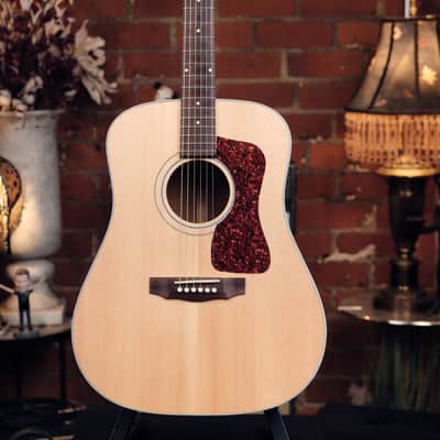 Guild D-40 Standard - With Hardshell Case! image 2