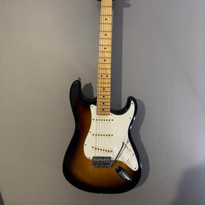 Fender American Special Stratocaster with Maple Fretboard 2-Color Sunburst image 3