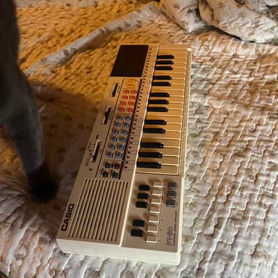 Casio PT-80 32-Key Mini Synthesizer 1980s - White image 2