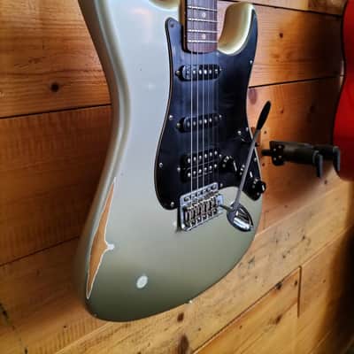 Fender Road Worn Stratocaster PLAY HSS Inca Silver con gigbag tweed image 5