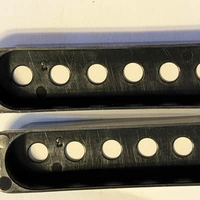 Fender Stratocaster 1979 - Black pickup covers (2) image 2