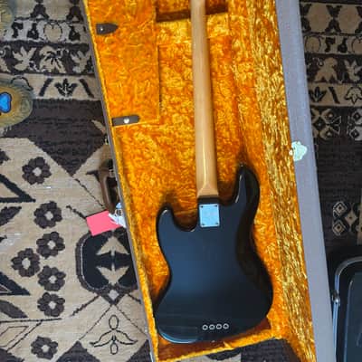 Fender American Standard Jazz Bass with Maple Fretboard 2008 - 2016 - Black image 2