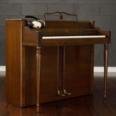 Wurlitzer 720 Electronic Piano with Vibrato in Walnut image 5