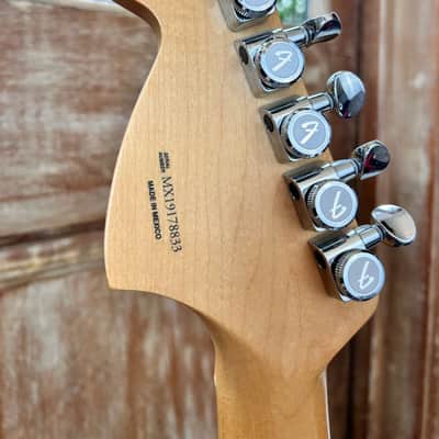 Fender Deluxe Players Stratocaster with Maple Fretboard 2019 - Sapphire Blue Transparent image 5