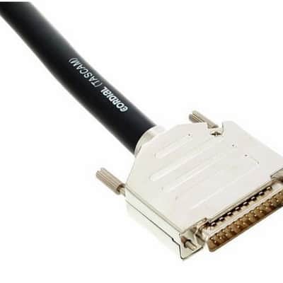 Cordial Sub-D 25-pin plug to 8x XLR-female image 2