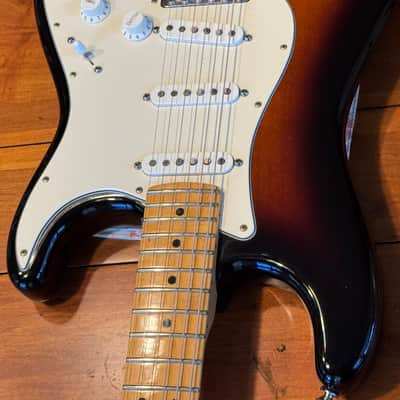 Fender Limited Edition 60th Anniversary American Special Stratocaster 2014 - Sunburst - Maple Fretboard image 5