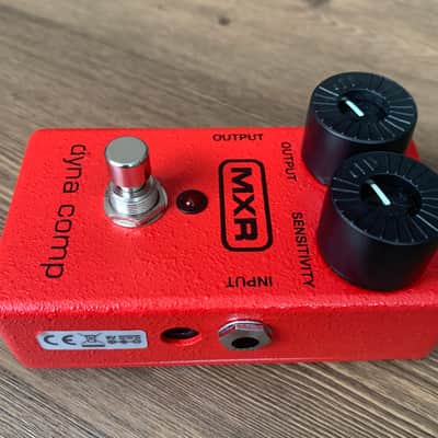 MXR M102 Dyna Comp 1995 - Present - Red image 2