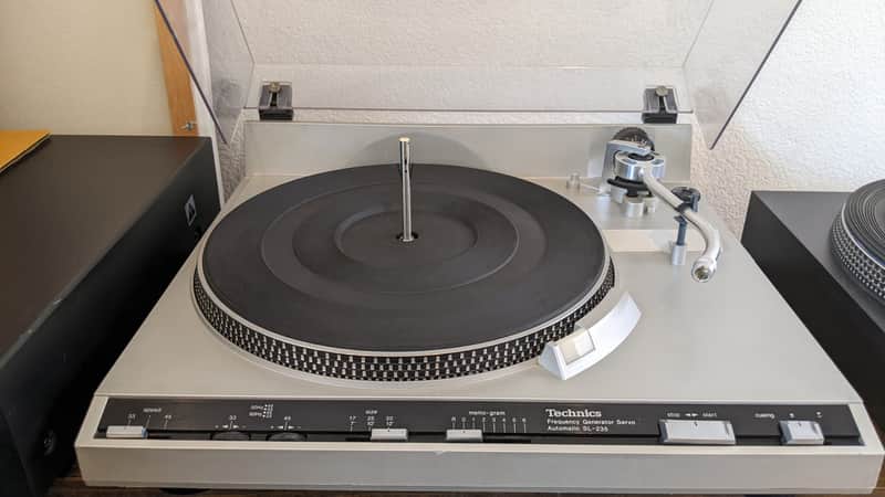 Technics SL-235 Automatic Turntable System image 1