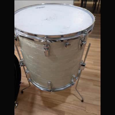 Ludwig Classic Maple Fab Outfit 9x13 / 16x16 / 14x22" Drum Set image 15