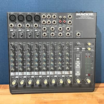 Mackie 1202-VLZ Pro 12-Channel Mic / Line Mixer - Dark Gray