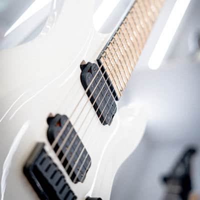 Jackson X Series SLATHX-M 3-7 Soloist Snow White image 4