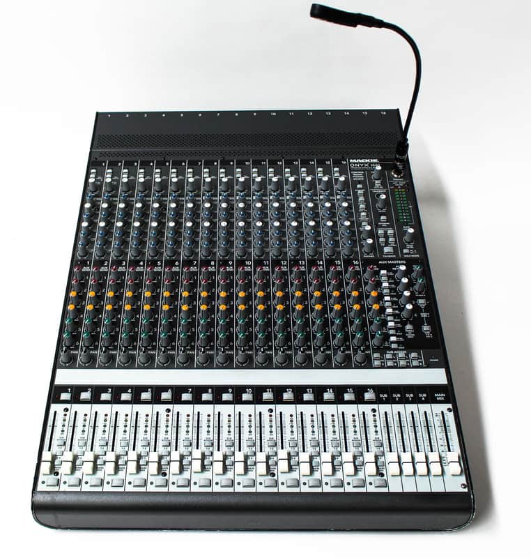 Mackie Onyx 1640 16 x 4 Analog Mixer with Onyx Preamps & Perkins