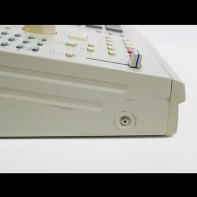 Akai MPC2000 MIDI Production Center 1997 - 2001 - Grey image 9