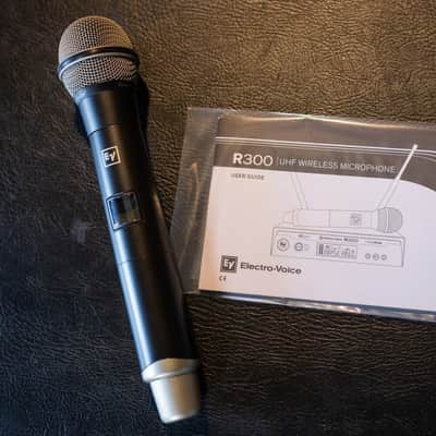 Electro-Voice R300-HD Handheld Wireless Microphone System Band-C image 9