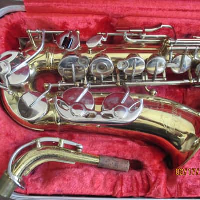 Armstrong brand Saxophone with mouthpiece, reed and case. Made in USA image 2