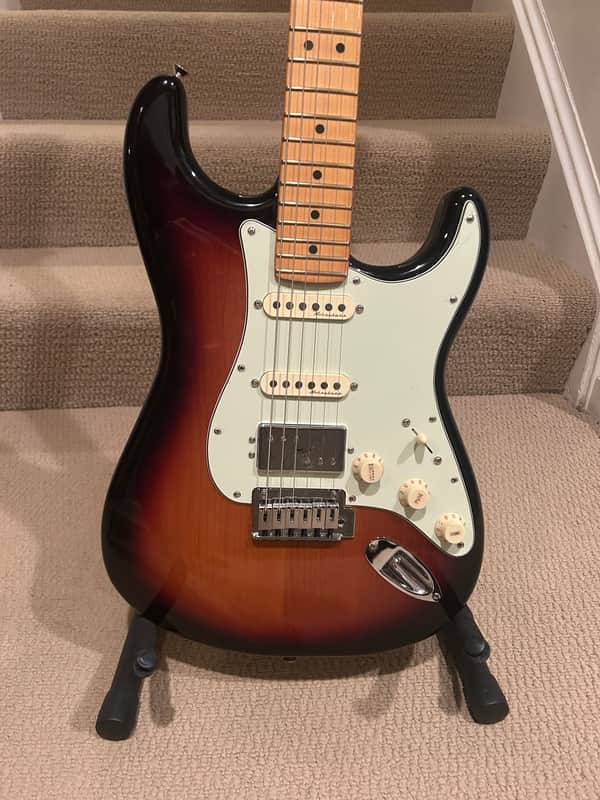 Fender Player Plus Stratocaster HSS with Maple Fretboard  2021 - Present - 3-Color Sunburst