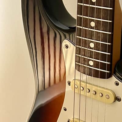 COLLECTORS ONLY: Rare 1994 Fender Stratocaster – Fire-Era Ensenada Production, Made in Corona U.S.A. – MN4135131 – Collector Grade / Near-Mint image 2