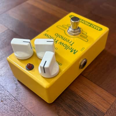 Mad Professor Mellow Yellow Tremolo 2010s - Yellow image 3