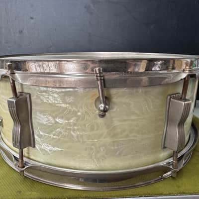 Ludwig No. 490 Pioneer 6.5x14" 6-Lug Snare Drum with Keystone Badge 1960 - 1963 - White Marine Pearl image 10
