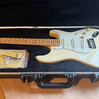 Fender American Standard Stratocaster with Maple Fretboard 2008 - 2016 - Olympic White image 8