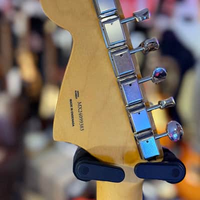 Fender Player II Jaguar 2025 - Hialeah Yellow image 5