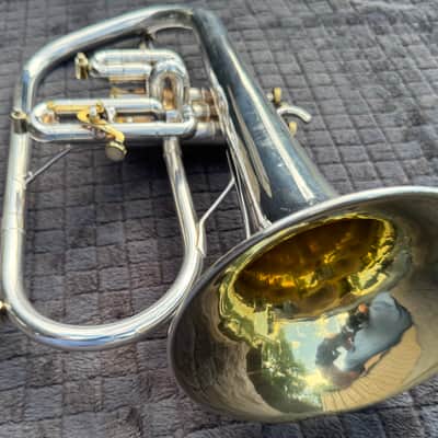 Gently Used Getzen Eterna Flugelhorn and Trumpet Combo with mouthpieces and case image 10