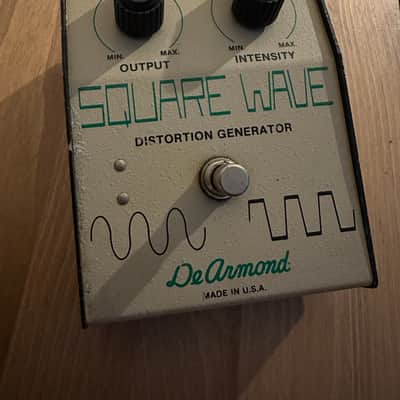 DeArmond Square Wave Distortion Generator Pedal with Original box 70’s - Grey image 2
