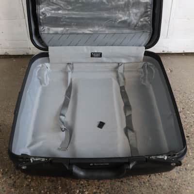 Samsonite 22x22x10 Hard Rolling Suitcase Vintage image 9