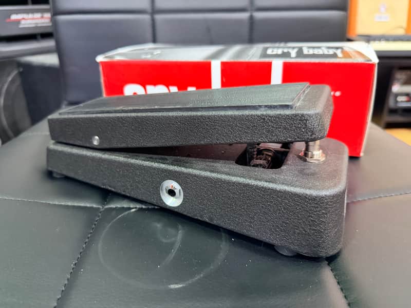 🎸 Jim Dunlop GCB95 Cry Baby Original Wah Guitar Effects Pedal - Black 🎸 image 1
