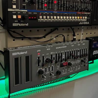 Roland SH-01A Boutique Series Module with DK-01 Dock - Gray image 18