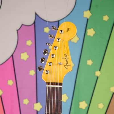 NOS Fender American Vintage II 1961 Stratocaster®, Rosewood Fingerboard, 3-Color Sunburst image 3