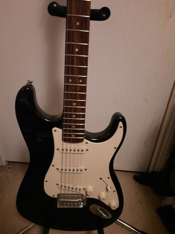 Squier Bullet Stratocaster 2010 - 2018 - Black image 1