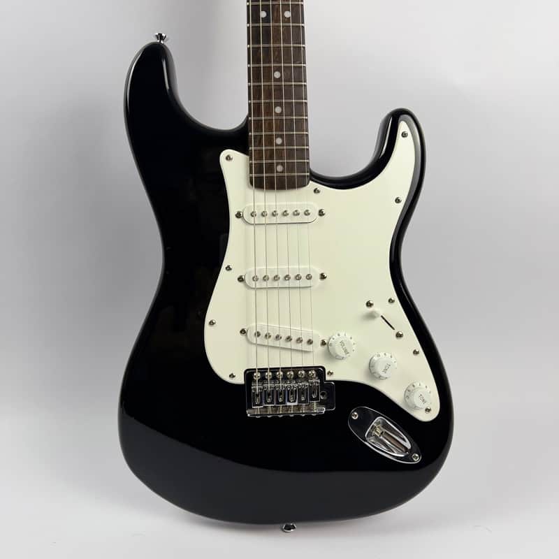 Squier Stratocaster Standard 2018 - Black Glossy White Pickguard