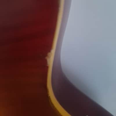 V100 Icon Series Single Cut Les Paul Copy w. hardcase and strap image 3