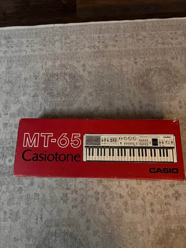 Casio MT-65 Casiotone 49-Key Synthesizer 1980s - White image 1