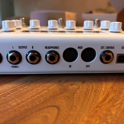 IK Multimedia ToneX Pedal Limited Edition 2024 - White image 2