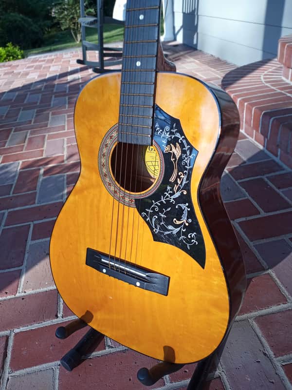 60s-early 70s Global Spanish Hummingbird #402 Near Mint Condition