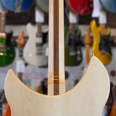 Rickenbacker 330/12, Mapleglo image 13