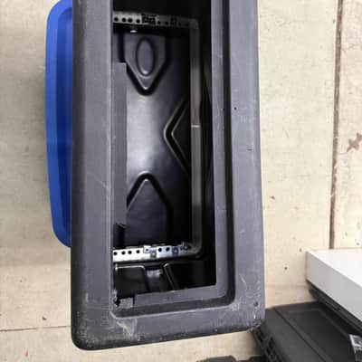 SKB 1SKB-R4S 4U Shallow Roto-Molded Rack Case with Steel Rails 2010s - Black image 4