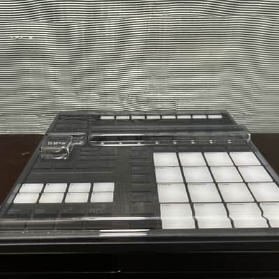 Native Instruments Maschine MKIII 2020swith decksaver- Black image 2