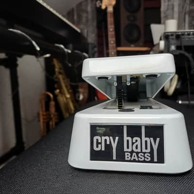 Dunlop 105Q Cry Baby Bass Wah 1999 - Present - White image 5