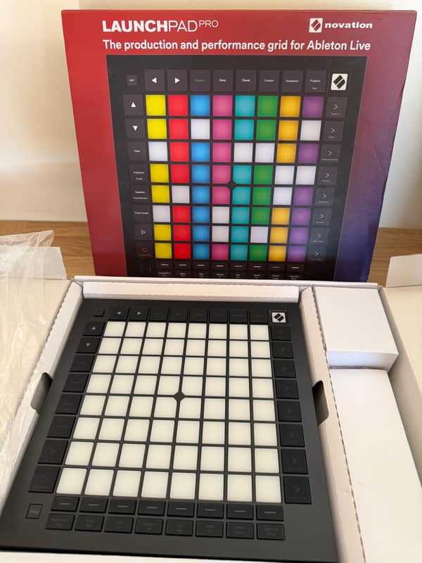 Novation Launchpad Pro MKIII Pad Controller 2020 - Present - Black Bild 1