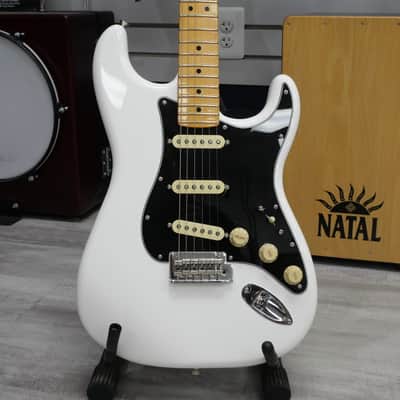 Fender Player II Stratocaster Polar White Maple Fingerboard image 3