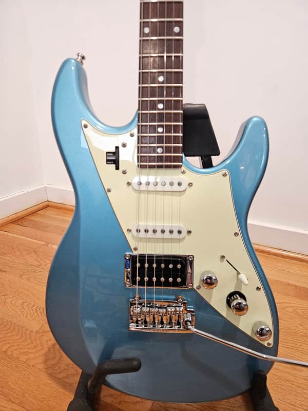 Line 6 JTV-69 James Tyler Variax Modeling Electric Guitar Lake