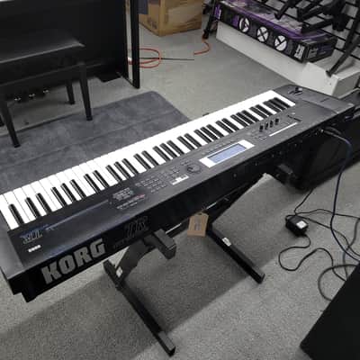 Korg Triton TR 76-Key Workstation with SKB Case - Black image 8