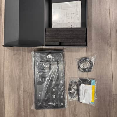 Line 6 Helix Floor *** Mint ***Still in Box image 2
