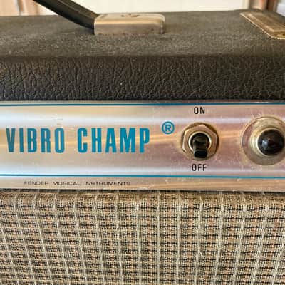 Fender Vibro Champ 6-Watt 1x8" Guitar Combo 1970 - 1980 - Silverface image 6