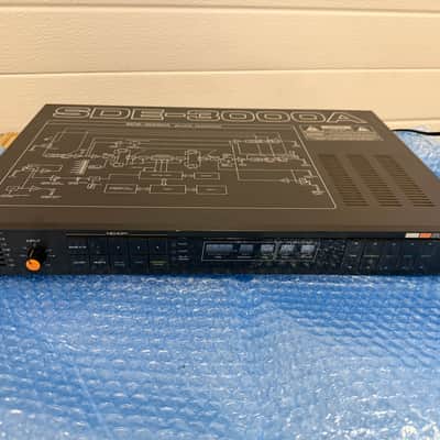 Roland SDE-3000 Digital Delay | Reverb Canada