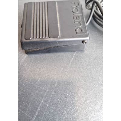Roland DP-2 - Footswitch - Good image 2